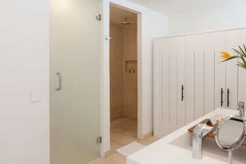 Bathroom shower