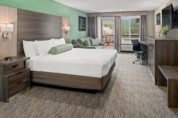 Yosemite Southgate Hotel & Suites