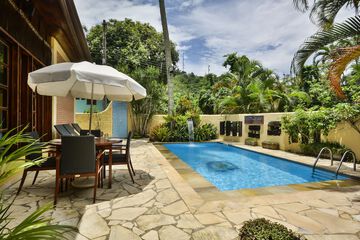 Pool waterfall