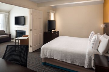 Room 17 of 28