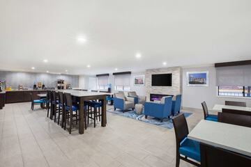 Business Center 27 of 27