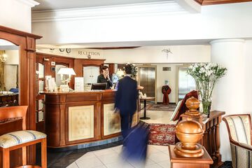Check-in/check-out kiosk