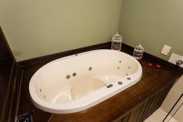 Private spa tub