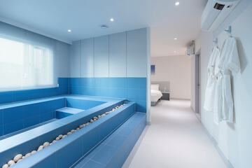 Private spa tub
