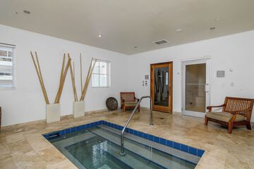 Indoor spa tub