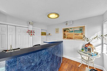 Check-in/check-out kiosk