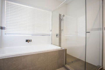 Deep Soaking Bathtub