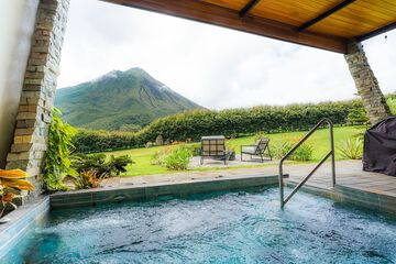 Private spa tub