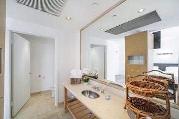 Bathroom sink
