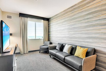 Room 13 of 28