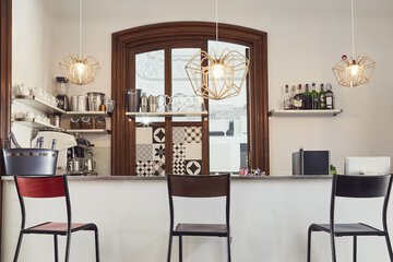 Lobby lounge