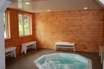 Indoor spa tub