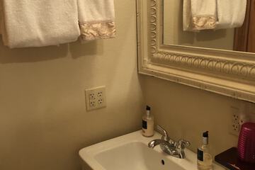 Bathroom sink