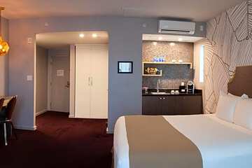 The L Hotel