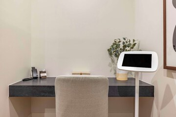 Business Center 73 of 74