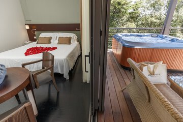 Private spa tub