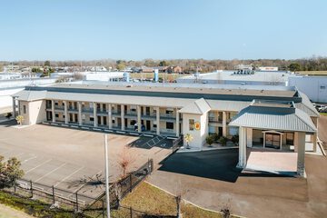 Super 8 by Wyndham Jackson MS Near the Fairgrounds