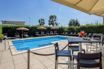 Poolside bar