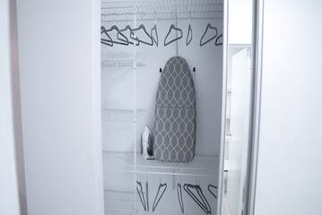 Iron/ironing board