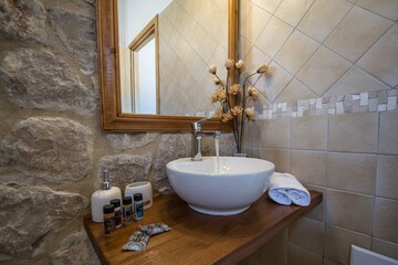 Bathroom sink