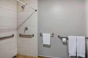 Guest room bath