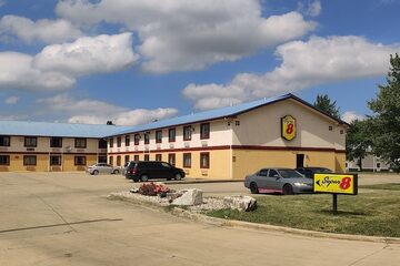 Super 8 by Wyndham Champaign