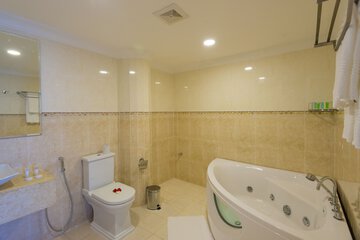 Indoor spa tub