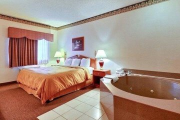  Rodeway Inn Carmel (Previously; Comfort Suites Carmel) 17