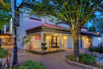Best Western Plus Palm Court Hotel