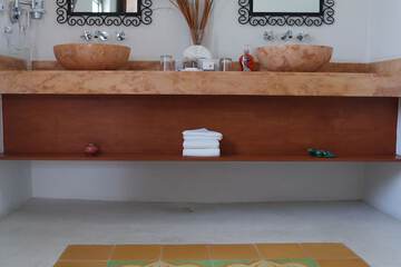 Bathroom sink