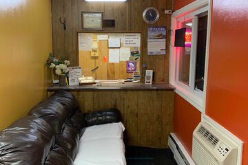 Check-in/check-out kiosk