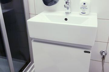 Bathroom sink