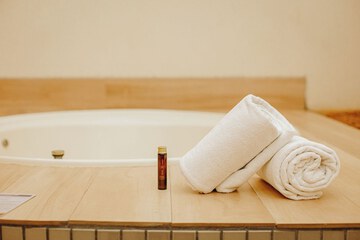 Private spa tub