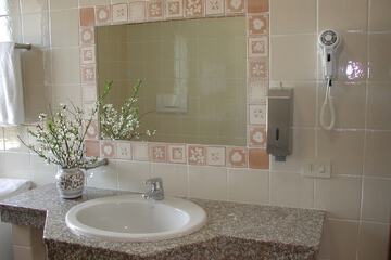 Bathroom sink