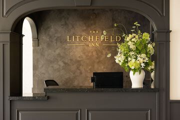 Check-in/check-out kiosk