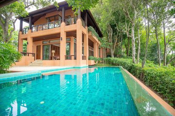 Private pool