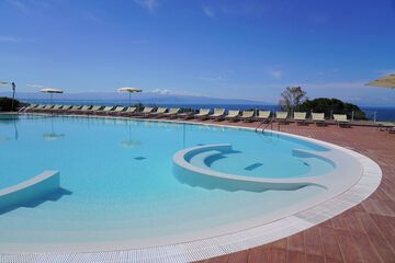 Infinity pool