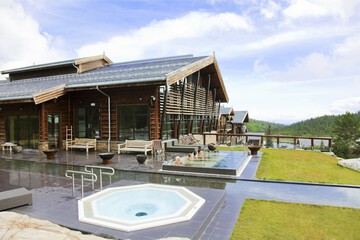 Outdoor spa tub