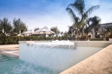 Pool waterfall