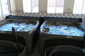 Indoor spa tub
