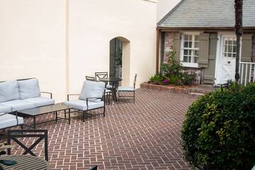 Hotel Exterior 42 of 45