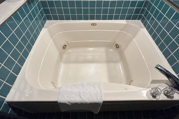 Jetted tub