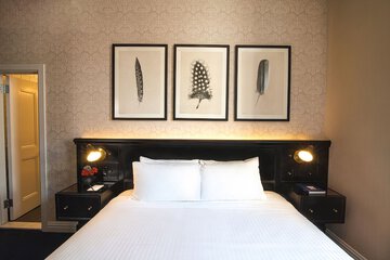 Room 32 of 71