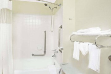  Howard Johnson Atlantic City/Egg Harbor Township 9