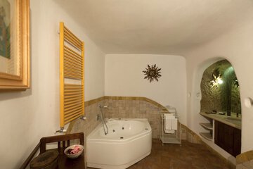 Jetted tub