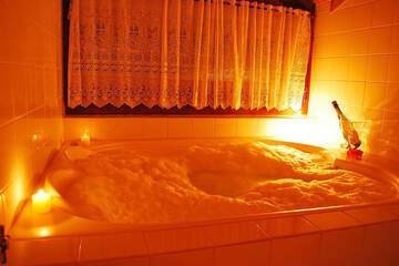 Deep soaking bathtub
