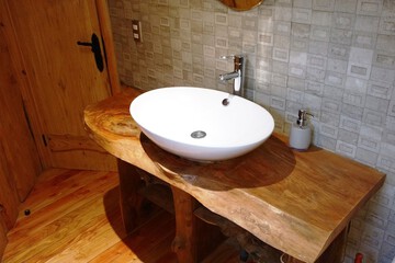 Bathroom sink
