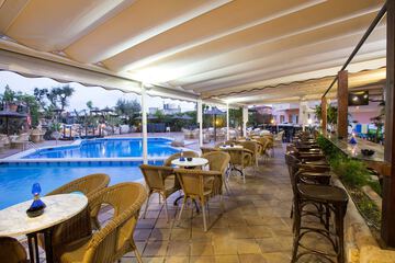 Poolside bar