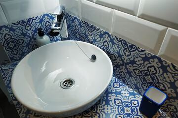 Bathroom sink