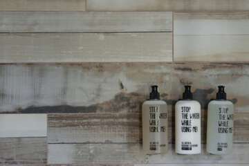 Bathroom amenities